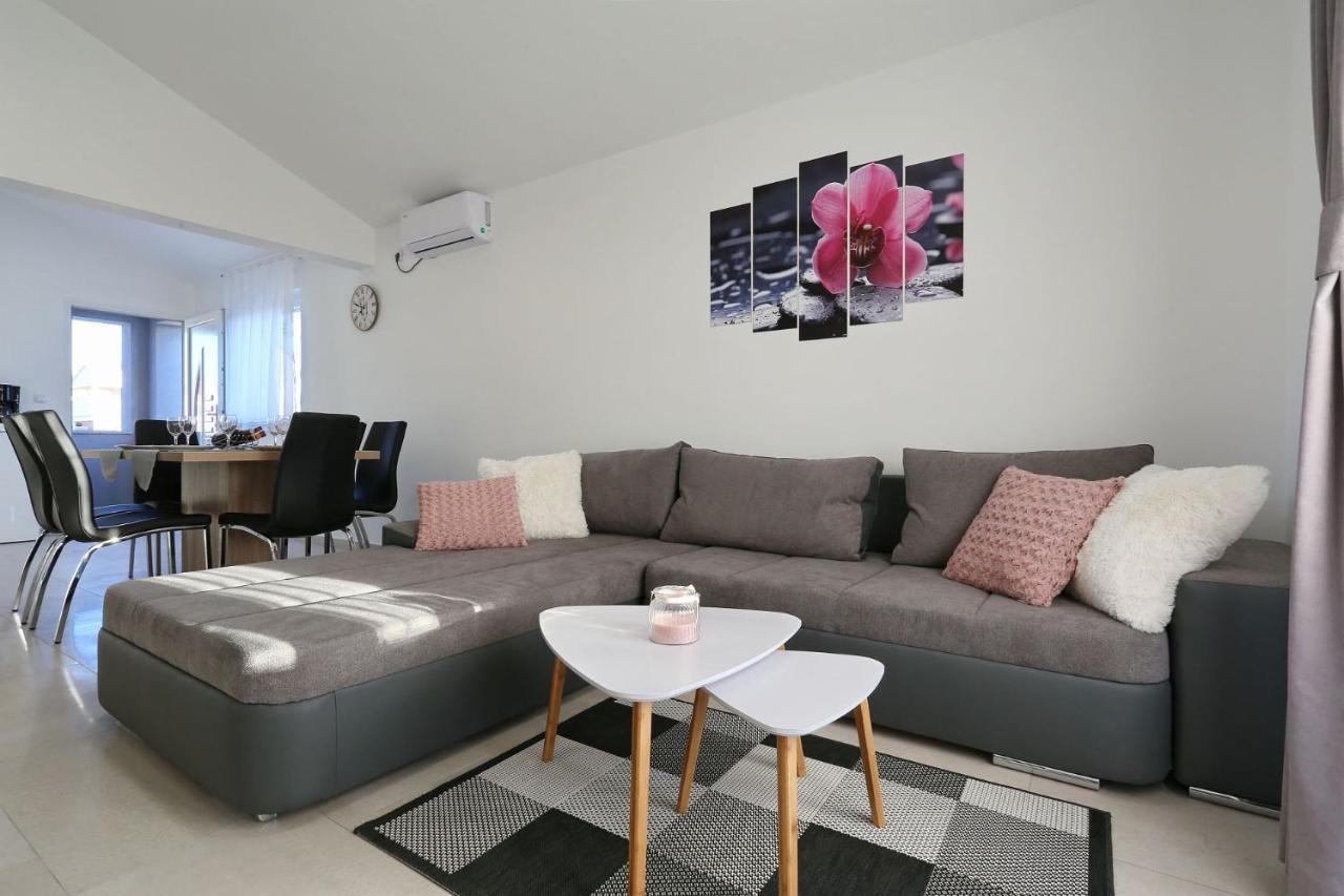 ויר Apartments Lisac מראה חיצוני תמונה